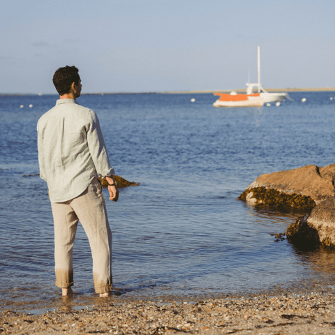 The Linen Shirt in Light Green