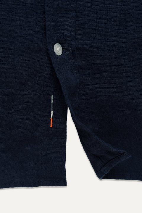 The Linen Shirt in Navy