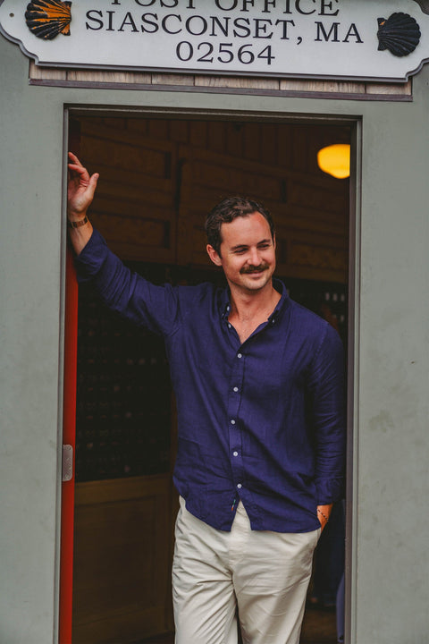 The Linen Shirt in Navy